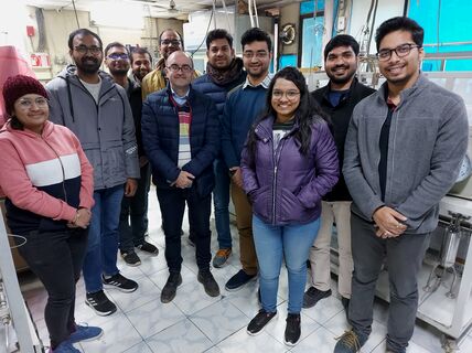 Group of students and Professor De Blasio at a lab in IIT-Delhi, January 2023. 